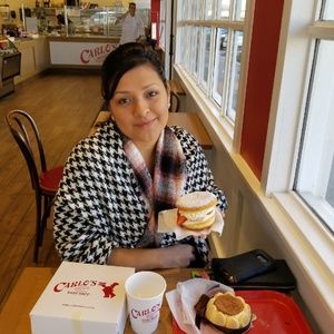 Meet your Posher, Lidia